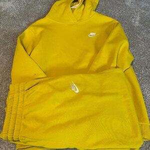 NWOT Nike Boys sweatsuit: XL